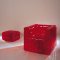 Le cube rouge avec repose-pied